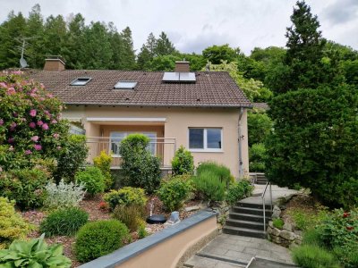 Helle Doppelhaushälfte zur Miete in Eppstein-Ehlhalten