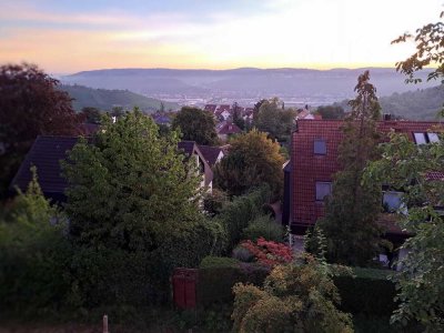 Über dem Tal im Grünen wohnen