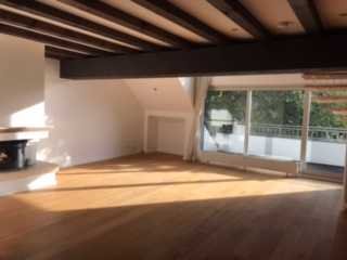 Exklusive  3-Zimmer-Maisonette-Wohnung mit Balkon und EBK in Köln