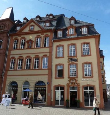 ***Provisionsfrei vom Eigentümer*** Exklusive 4-Zimmer-Wohnung mit Blick auf den Hauptmarkt in Trier