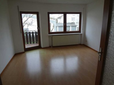 Schöne 4-Zimmer-Wohnung mit Balkon und Einbauküche in Reutlingen