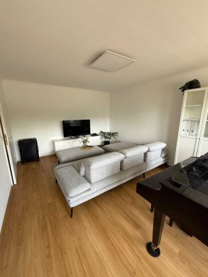 Stilvoll möblierte 2-Zi.-Whg. mit Balkon, Garagenplatz & neuer EBK in ruhiger Anlage in Frankfurt aM
