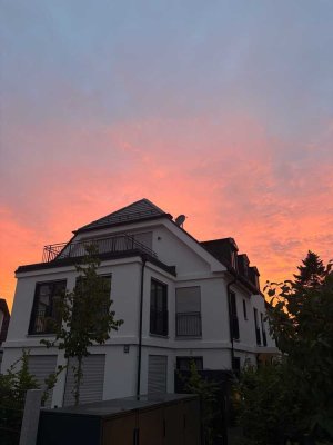 Zweitbezug 2-Zimmer-Dachterrassenwohnung in Mehrfamilienvilla mit fünf Wohneinheiten