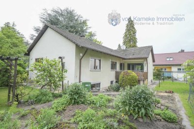 Großzügiger Bungalow mit Garten, Einliegerwohnung sowie Garage in herrlich ruhiger Lage