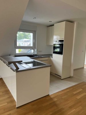 Stilvolle 3-Zimmer-Dachgeschoss-Wohnung in zentraler Wohnlage von Friedrichsdorf -barrierefrei-