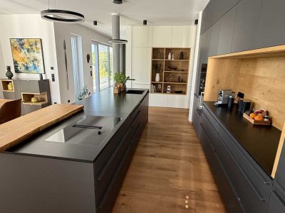 Von privat: Exklusives Einfamilienhaus in Nidderaus Neuer Mitte