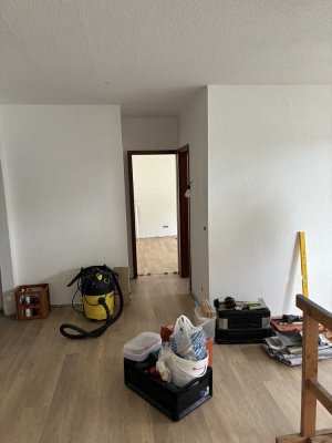 Erstbezug nach Sanierung: freundliche 2-Zimmer-Wohnung mit EBK und Balkon in Roth