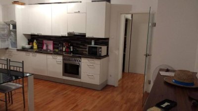 Stadt trifft Fluss - moderne Wohnung mit EBK und Loggia