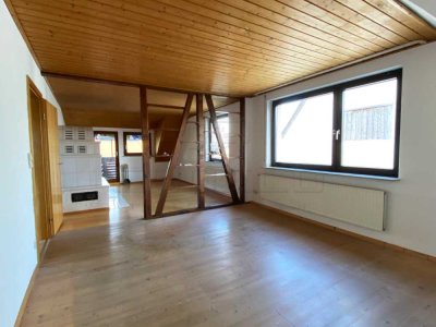 Große Maisonette Wohnung mit viel Platz für die ganze Familie, mit kleinem Garten und Stellplatz...