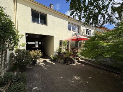 Einfamilienhaus mit vielseitigem Nebengebäude, Werkstatt und viel Gestaltungspotenzial