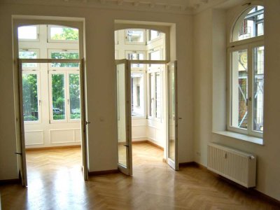 Großzügige Altbauwohnung im Musikerviertel