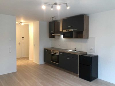1 Zimmer Neubau-Wohnung im Zentrum von Reutlingen mit Tiefgaragen-Stellplatz und Balkon