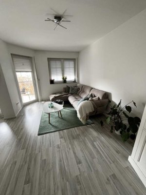 Ideal für Berufstätige mit Anspruch – Raum für Ruhe, Struktur und Kaffee auf dem großzügigen Balkon