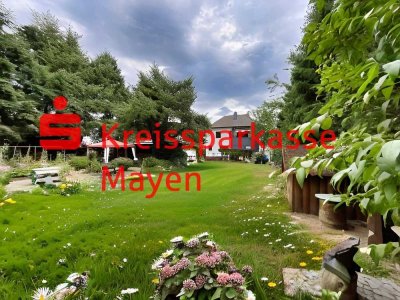 Seltenheit. Fast-Alleinlage. 2-Familienhaus. Großes Areal. Gewerbegebiet.