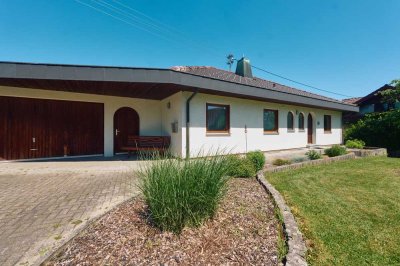 RESERVIERT! Ankommen & Wohlfühlen: Charmanter Bungalow mit Weitblick ins Grüne