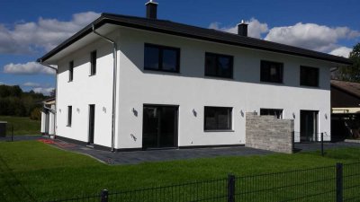 Schöne geräumige Doppelhaushälfte
