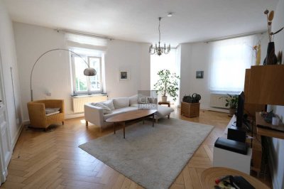 City Immobilien - Jugendstilwohnung mit 196 m² Wohnfläche direkt am Friedrich-Ebert-Platz