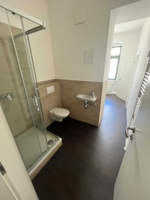 Große lichtdurchflutete Zimmer - Balkon - 2 Bäder u.v.m.