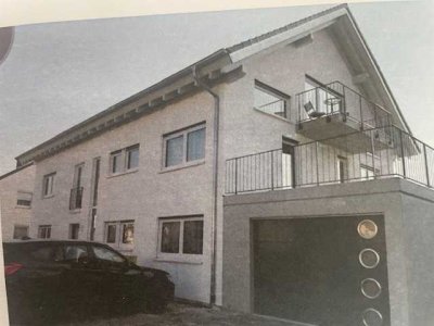 Ansprechende 2-Zimmer-DG-Wohnung mit gehobener Innenausstattung mit Einbauküche in Radolfzell-Böhr.