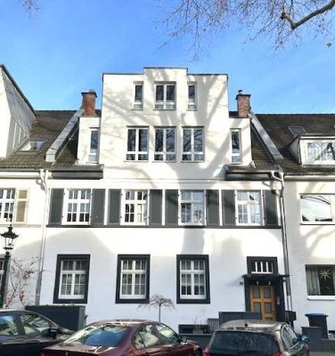 3-Zimmer-Altbauwohnung mit Aufzug in bester Oberkasseler Lage