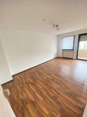2 ZKB mit Balkon zum ruhigen Innenhof mit Einbauküche