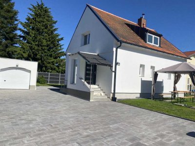 Schönes kleines Einfamilienhaus mit EBK und Doppelgarage