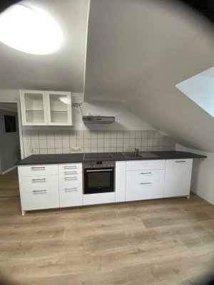 Modernisierte und möblierte 3-Zi-DG-Wohnung zu vermieten