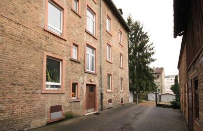 Altbauwohnung im HH mit neuer Einbauküche