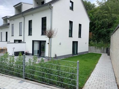 Raumwunder-Großzügiges Einfamilienhaus /  Reihenmittelhaus in Wiesbaden-Rambach