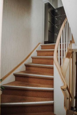 Individueller Charme - DHH +Garten +Garage mit Modernisierungspotential