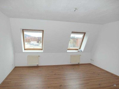 Frei ab sofort: Gemütliche 2-Zimmer-Wohnung mit Laminatboden und Wanne + Dusche * Aufzug vorhanden