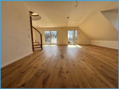 Großzügige 3-Zimmer-Dachgeschosswohnung mit Charme und Komfort evtl. mit Gartenanteil u. TG-Platz !!
