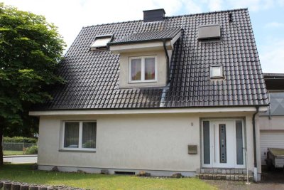 Wohlfühlen und Energetisch interessant, viel Platz in Ihrem Zweifamilienhaus mit Wintergarten