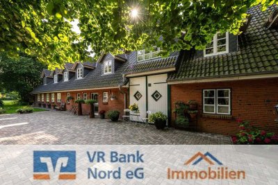 Repräsentatives Landhaus mit Haupt- und Einliegerwohnung sowie Nebengebäuden in schöner Ortsrandlage