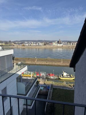Schöne 2,5 Zimmerwohnung mit Balkon und traumhaften Rheinblick