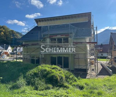 Simonswald ++ NEUBAU! Absolut attraktive 3-Zi.-Whg. mit Garten