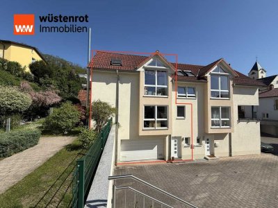 Wohnen wie im eigenen Haus! 
Helle 3-Zimmerwohnung mit Garten und zwei Garagenplätzen.