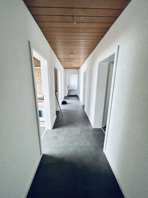 Helle Dachgeschosswohnung mit Balkon