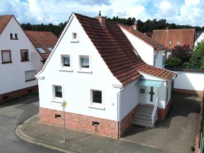 KL- Siegelbach - Modernisiertes Einfamilienhaus mit Doppelgarage, Einzelgarage, Stellplatz u. Garten