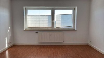! 1-Zimmer-Wohnung + Einbauküche + Badezimmer !