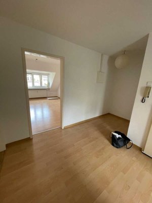 Eigennutzung oder urban investieren: 3-Zimmer-Dachgeschosswohnung in Top-Lage