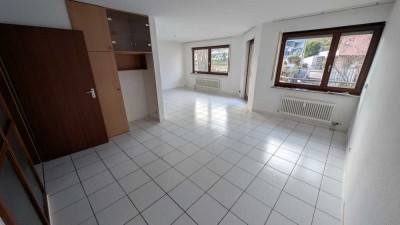 Gepflegte 2-Zimmer-Wohnung mit Balkon und Garage in Leonberg von privat