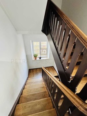 Großzügiges, geschmackvolles Wohnen in der Altstadt: 3,5 ZKB, ca. 125 qm, Balkon, komplett saniert