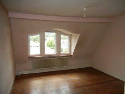 3 Zimmer Altbauwohnung im Dachgeschoss