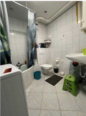 Teilmöbliert, Helle 2-Zimmer Wohnung im 13. OG mit Balkon in Eschborn