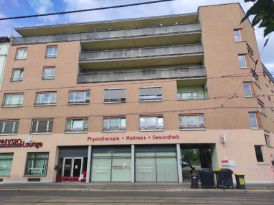 Alles neu ! Frisch saniert mit Balkon und Aufzug.