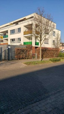 Exklusive, neuwertige 3-Zimmer-Penthouse-Wohnung mit geh. Innenausstattung m Balkon, EBK u Abstellr
