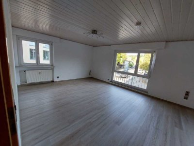 Vermietung 5-Zimmer-Wohnung mit Einbauküche