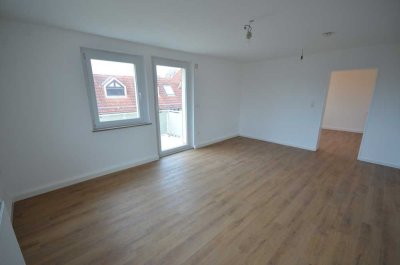 Renovierte 3 Zimmer Altbau Wohnung mit Balkon und Kellerraum in ruhiger Lage
