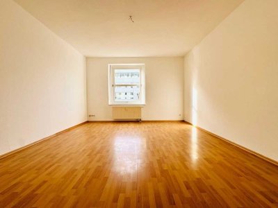 großzügige 4-Raum-Wohnung mit Balkon +++ WG geeignet